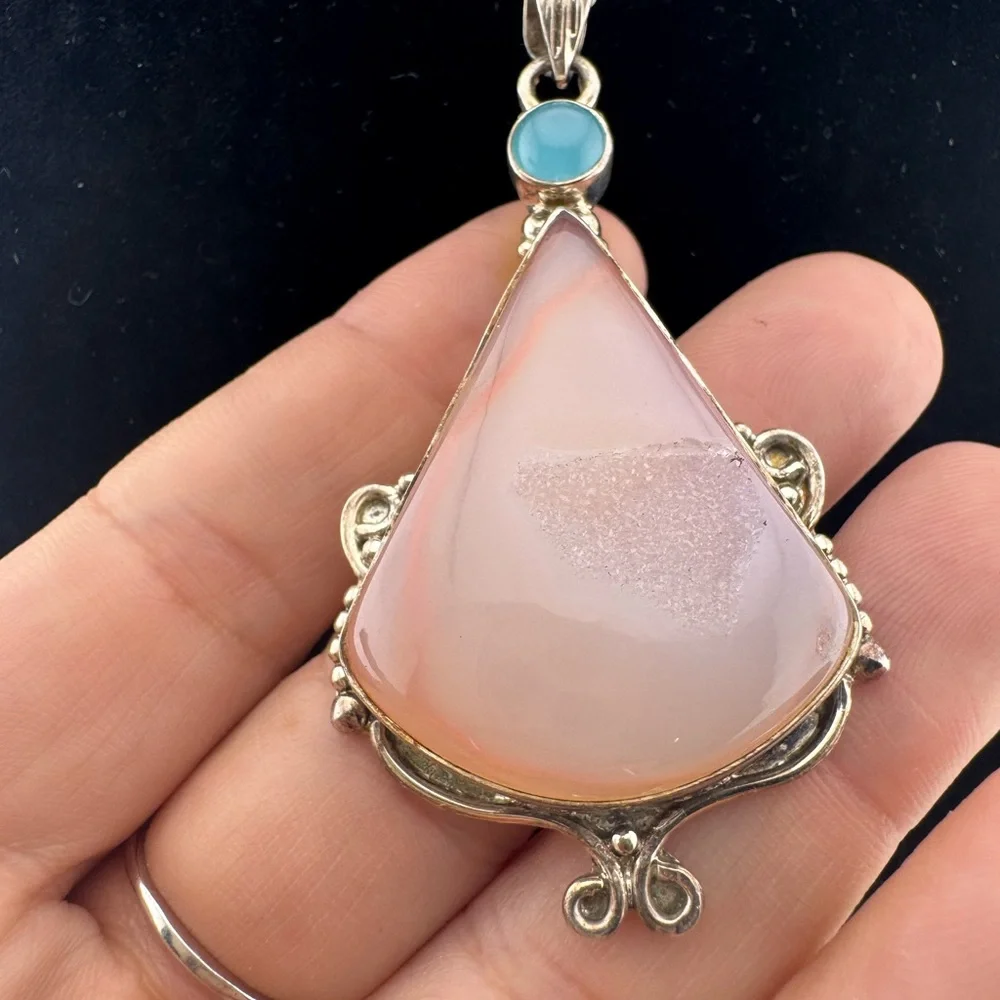 925 Sterling Silver this stunning